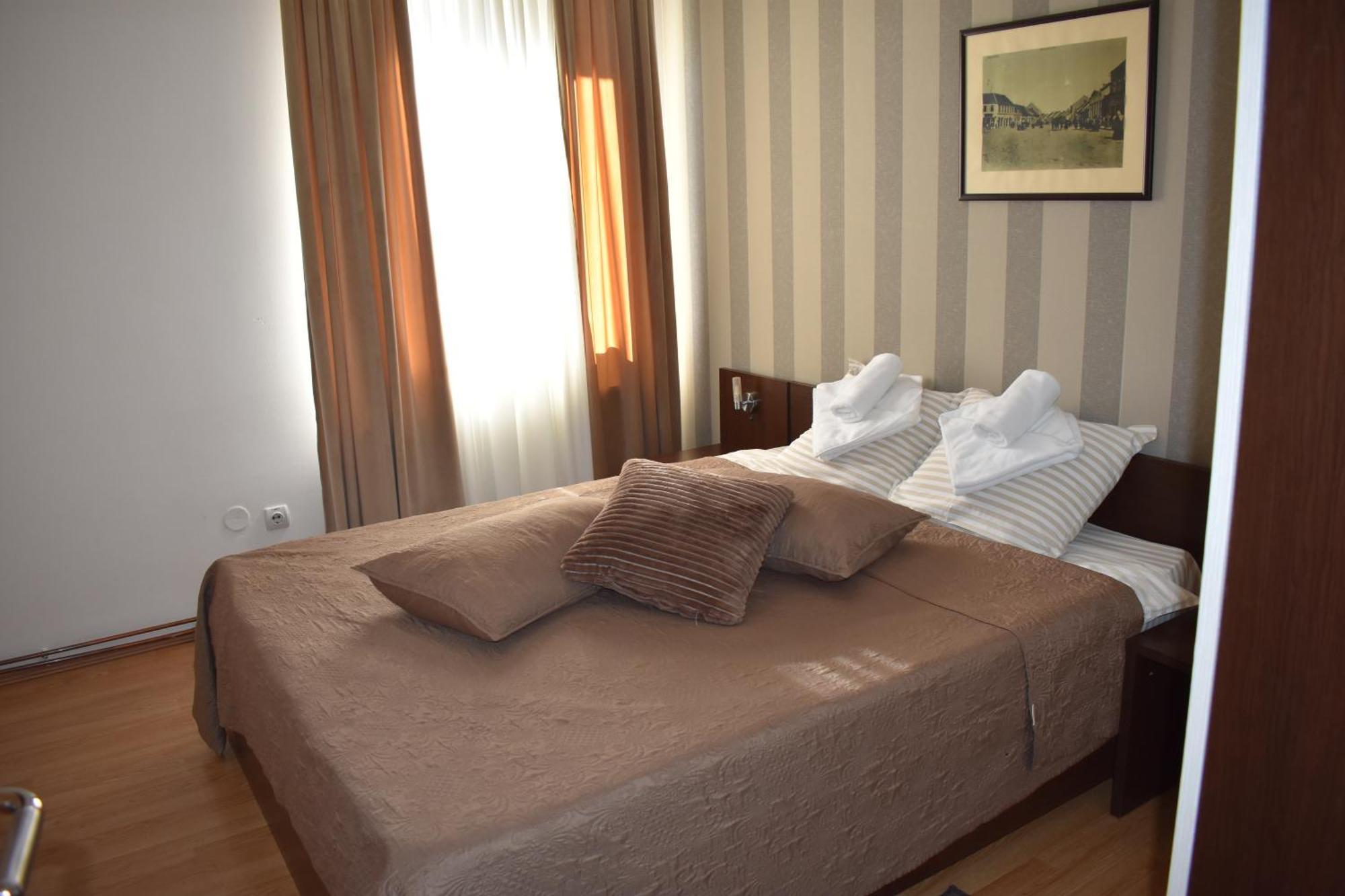 Garni Hotel Lion Ягодина Екстер'єр фото