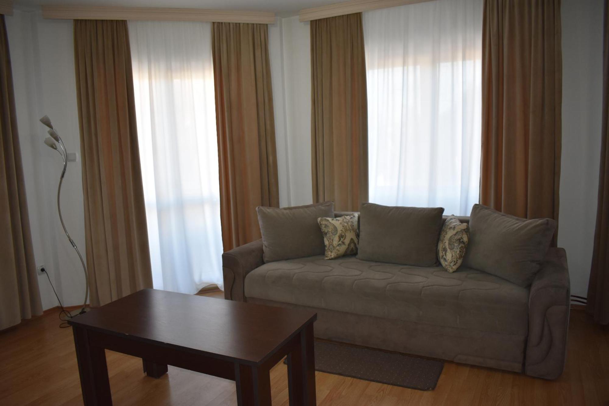 Garni Hotel Lion Ягодина Екстер'єр фото