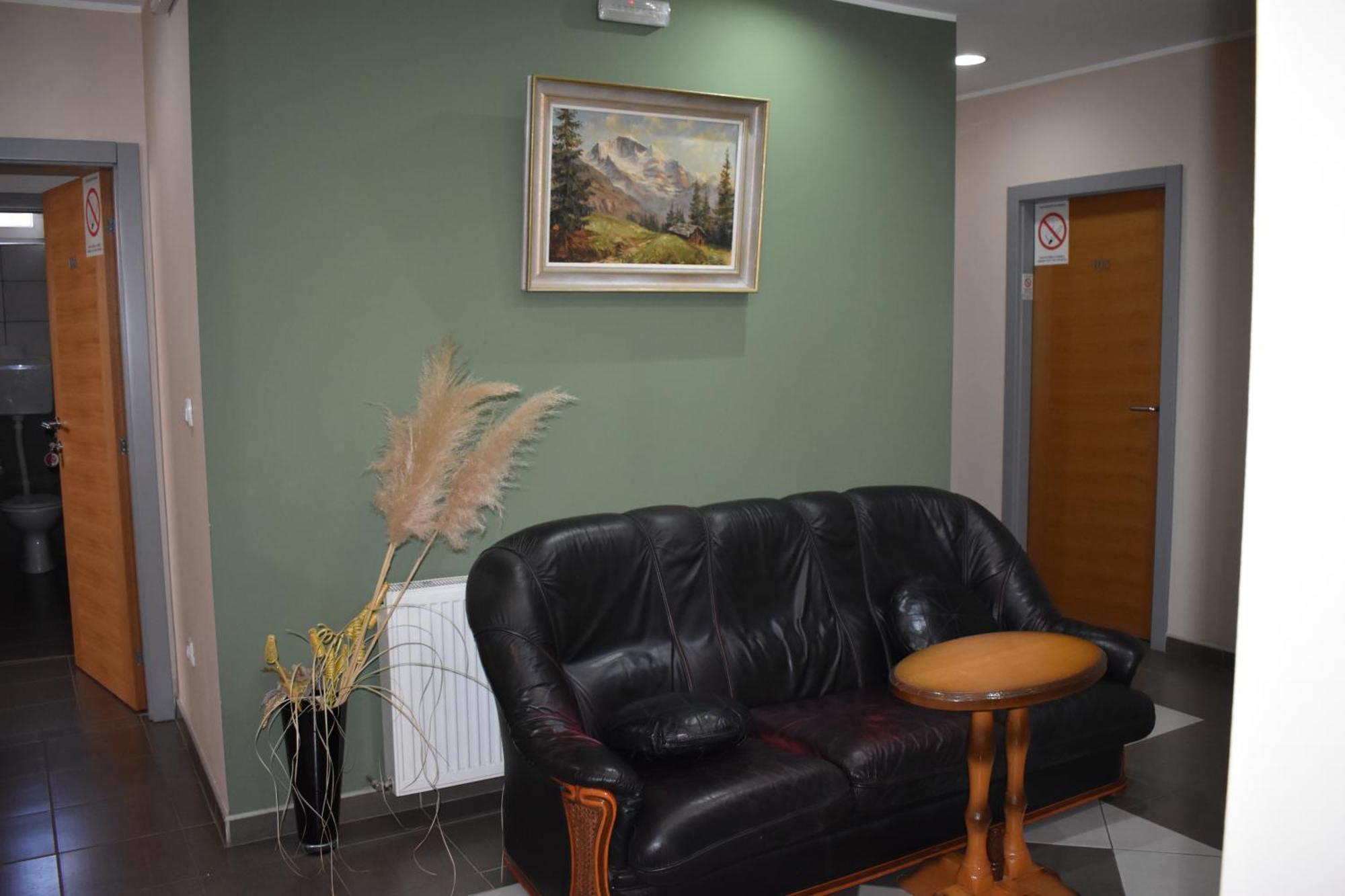 Garni Hotel Lion Ягодина Екстер'єр фото