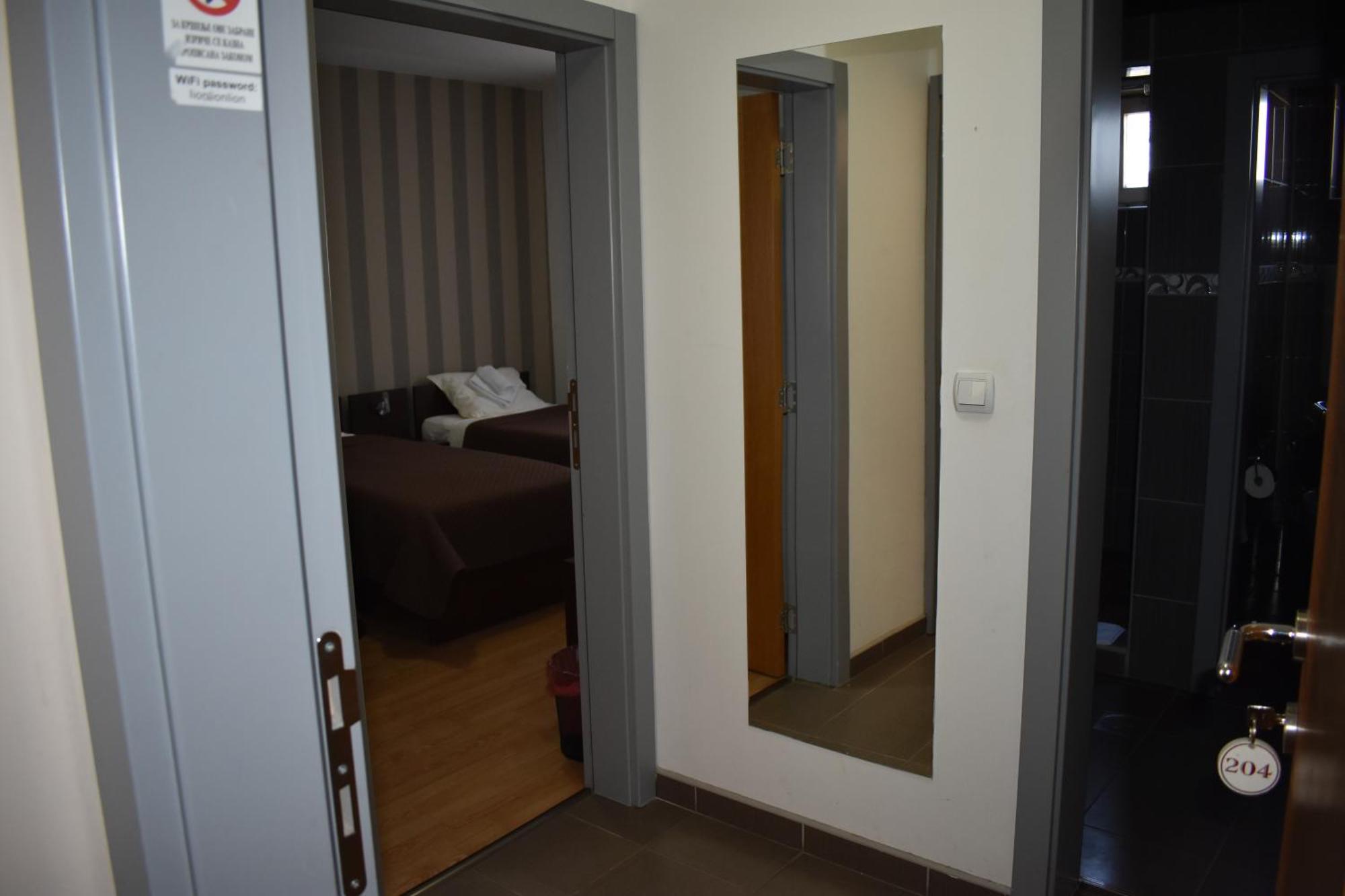 Garni Hotel Lion Ягодина Екстер'єр фото