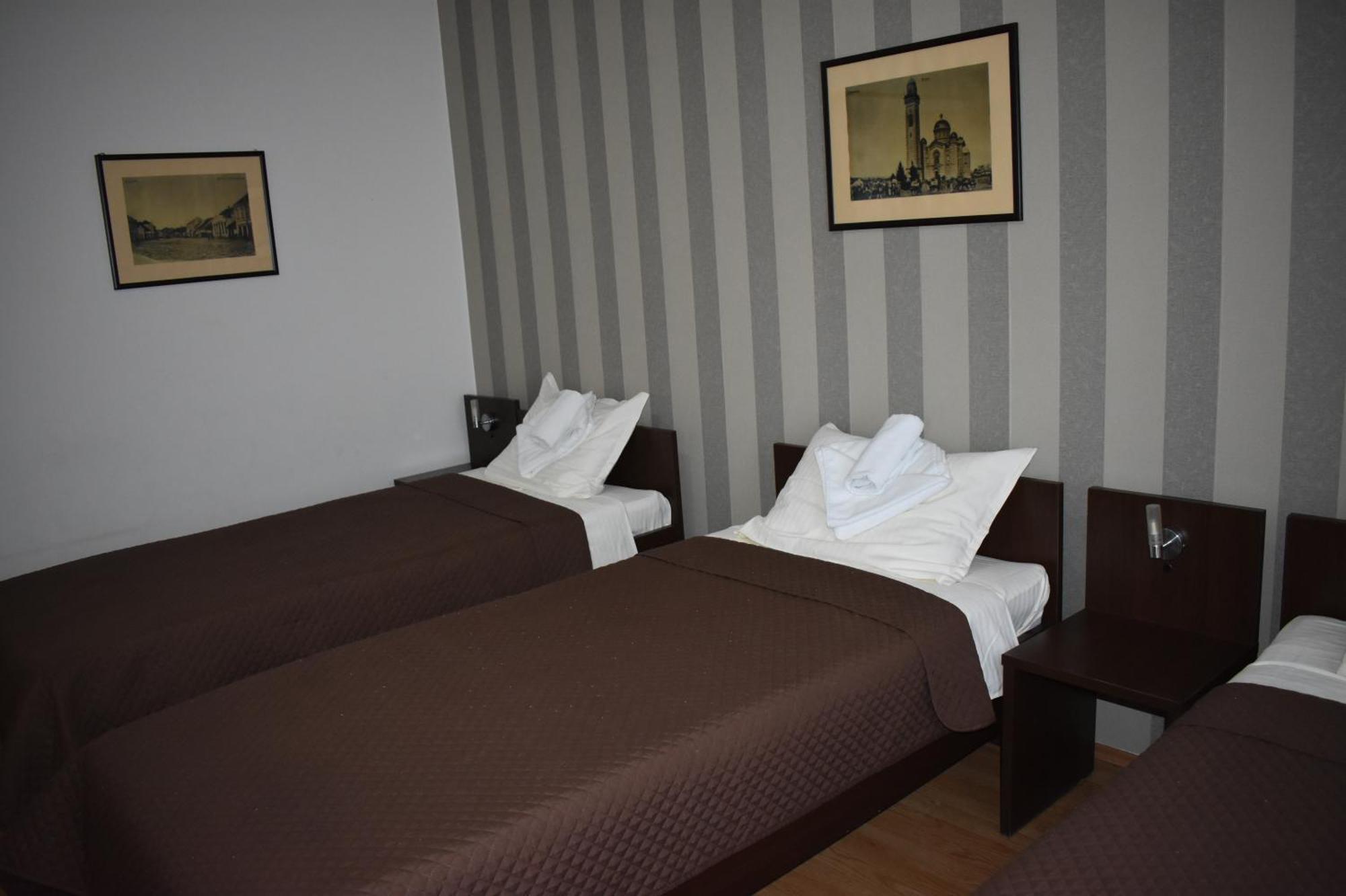 Garni Hotel Lion Ягодина Екстер'єр фото