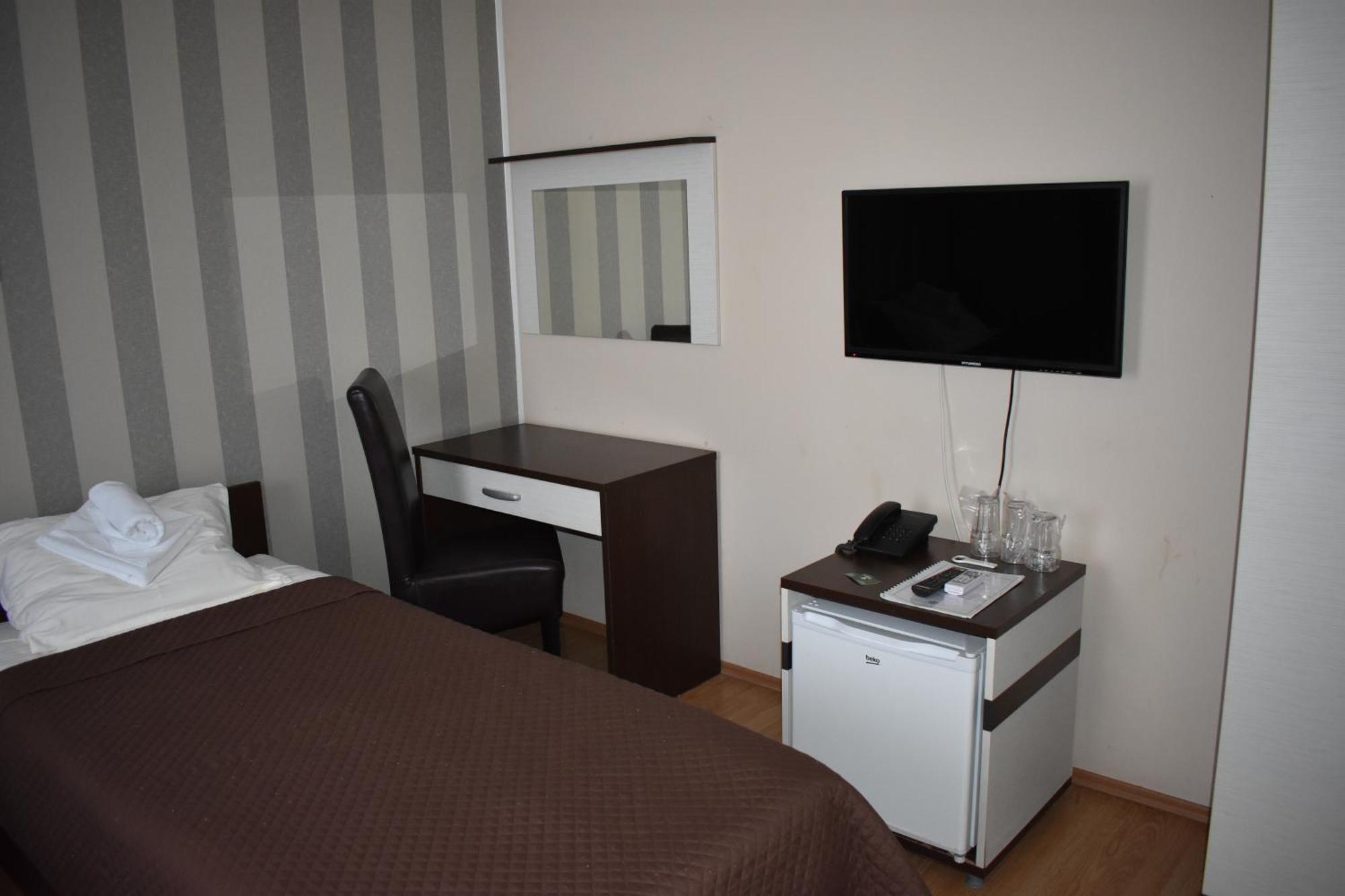 Garni Hotel Lion Ягодина Екстер'єр фото