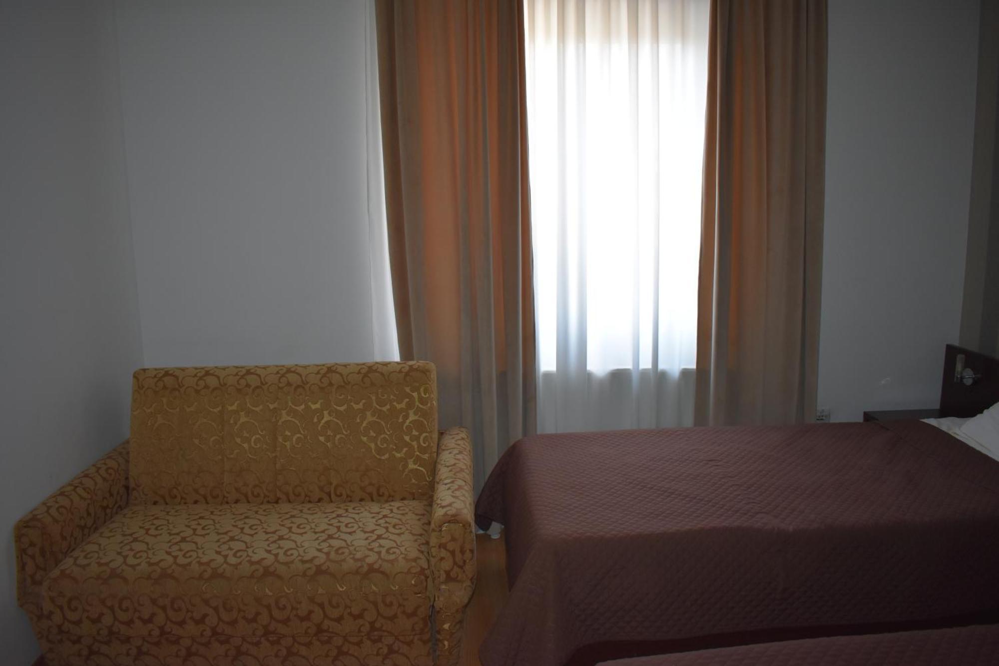 Garni Hotel Lion Ягодина Екстер'єр фото