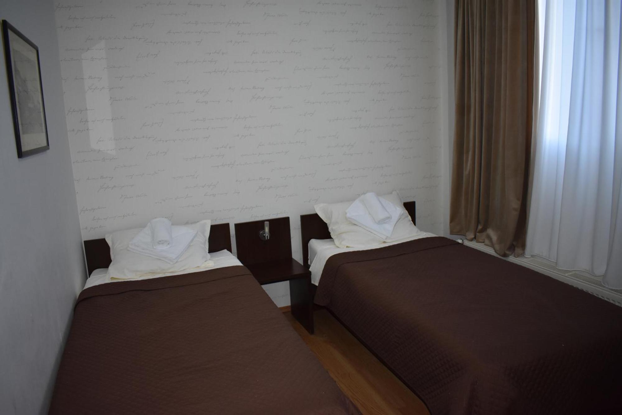 Garni Hotel Lion Ягодина Екстер'єр фото