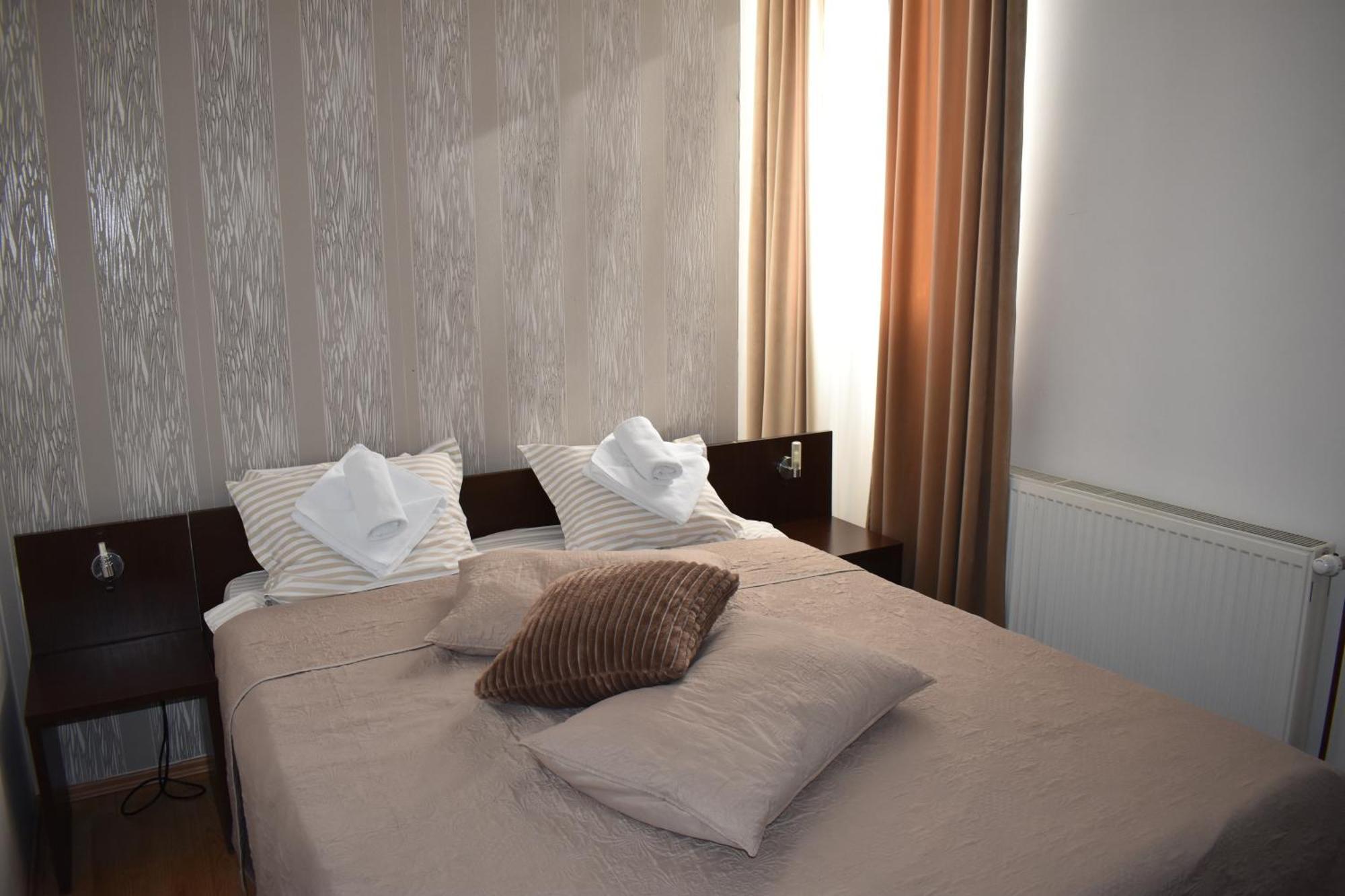 Garni Hotel Lion Ягодина Екстер'єр фото